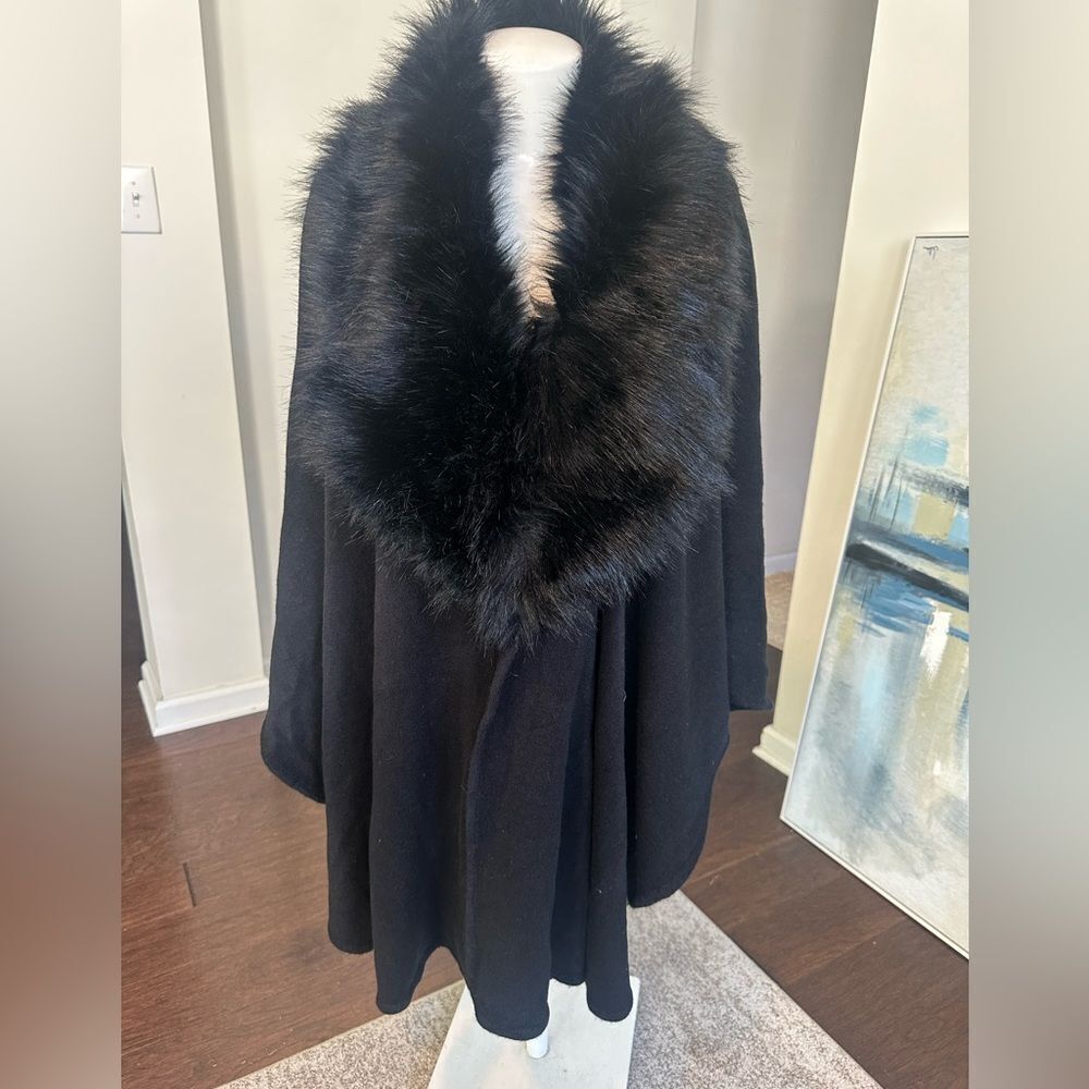 Akira Black Knit Cape W/Faux fur Neckline O/S